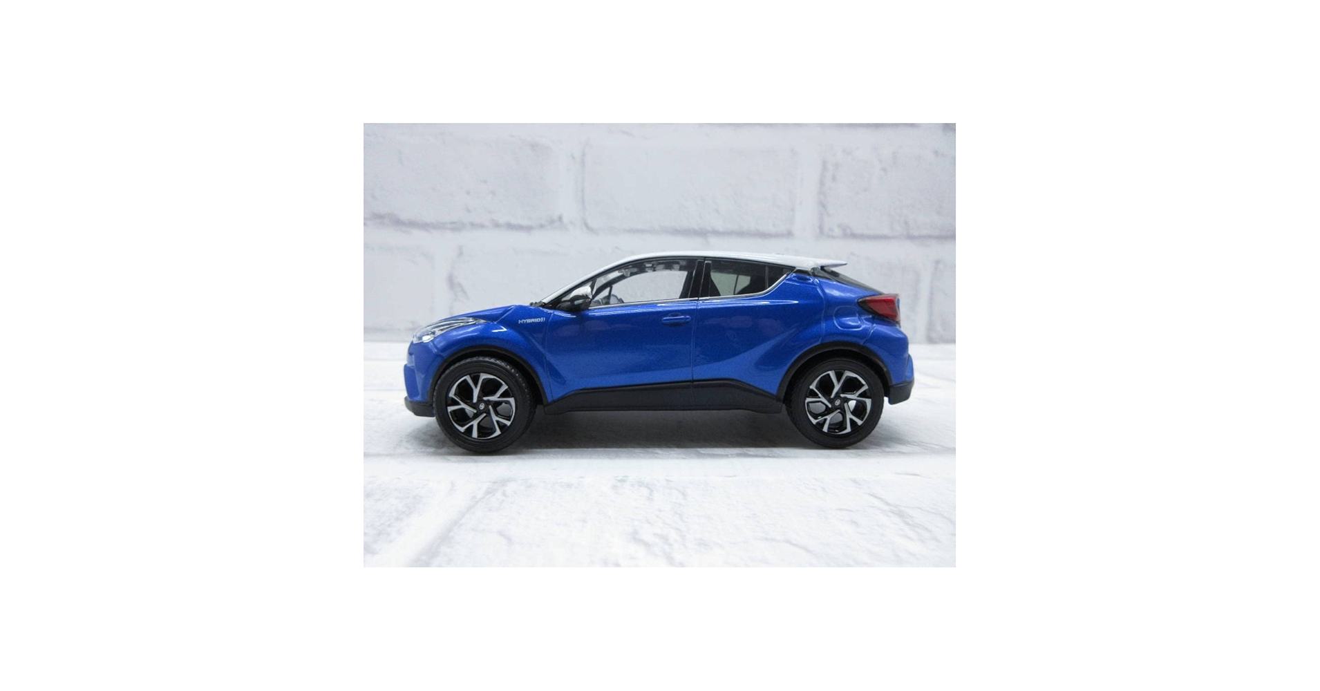 Amazon.co.jp: ミニカー 1/30 トヨタ 新型C-HR CHR ホワイト